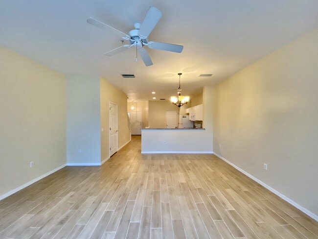 Building Photo - 860 Hampton Cir