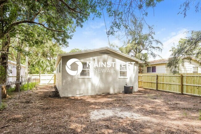 Building Photo - 3 Bedroom Pet-Friendly Home in St Petersburg, FL with Main Street Renewal