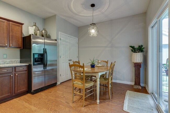 Building Photo - 3 Bed, 2 Bath One Level Home w/ Hardwood T...