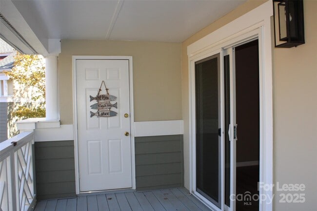 Building Photo - 19839 Henderson Rd