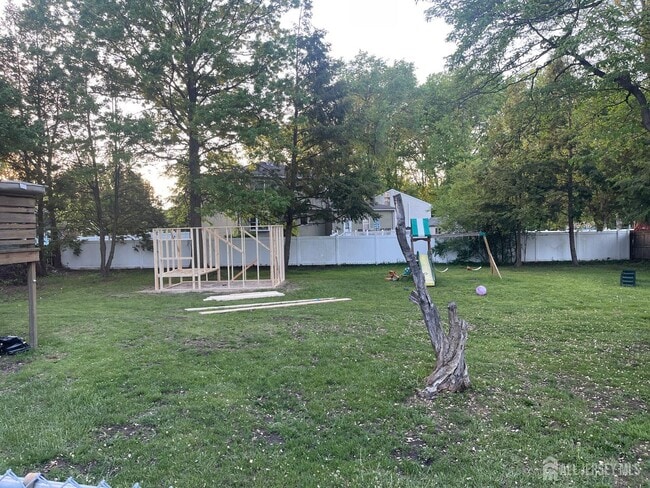 Building Photo - 305 Oak Tree Ave