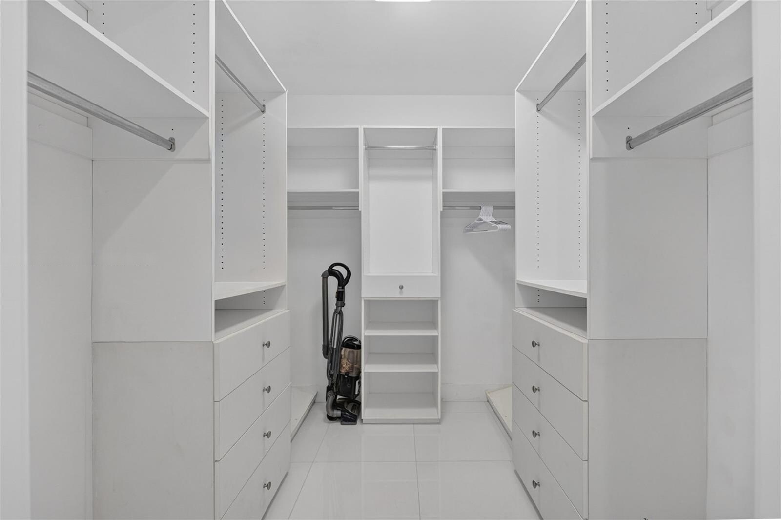 Building Photo - 1100 Biscayne Blvd