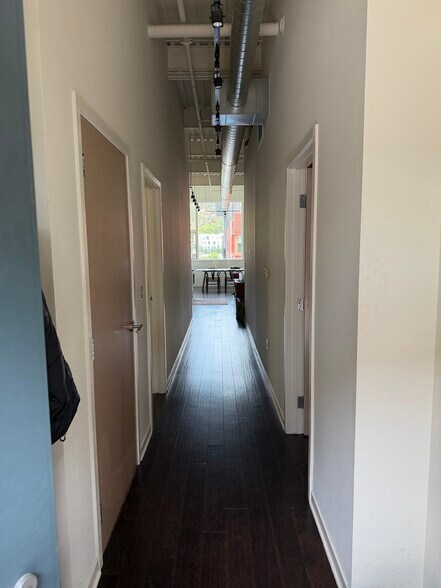 Entry - 361 Robinson St
