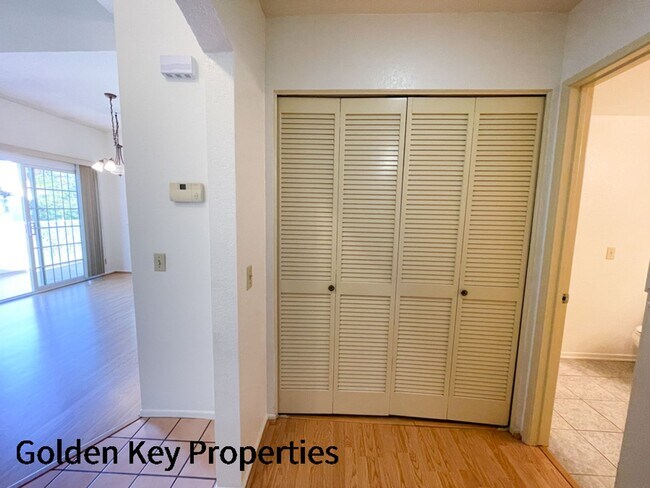 Building Photo - 2BR/1.5BA Condo in Charlemont in Vista! Cl...