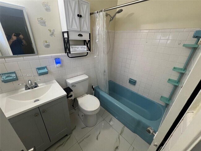 Building Photo - 5861 NE 18th Ave