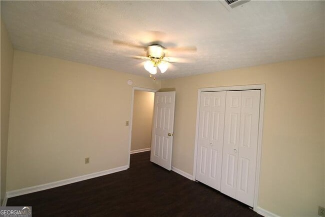 Building Photo - 2320 Ridgedale Dr SW