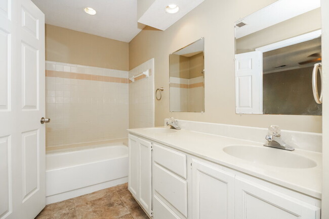 Building Photo - 7025 Hearthside Cove