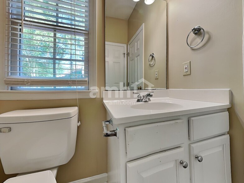 Building Photo - 5705 Beargrass Ln