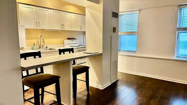 Building Photo - 40 E 9th St