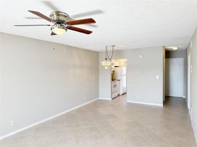 Building Photo - 1116 Lake Terrace