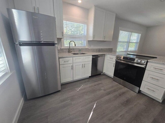 Building Photo - 107 29th St