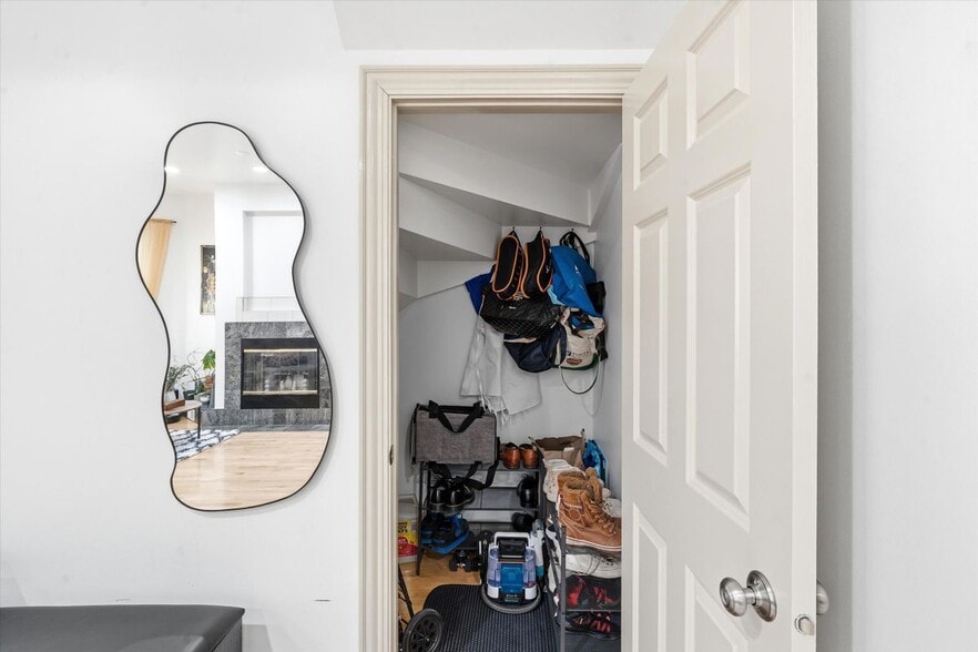 Building Photo - 5739 N Winthrop Ave