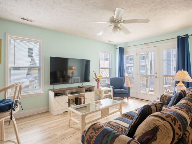 Building Photo - Sea Drift Carolina Breezin' @ 208 Carolina Beach Ave S #102