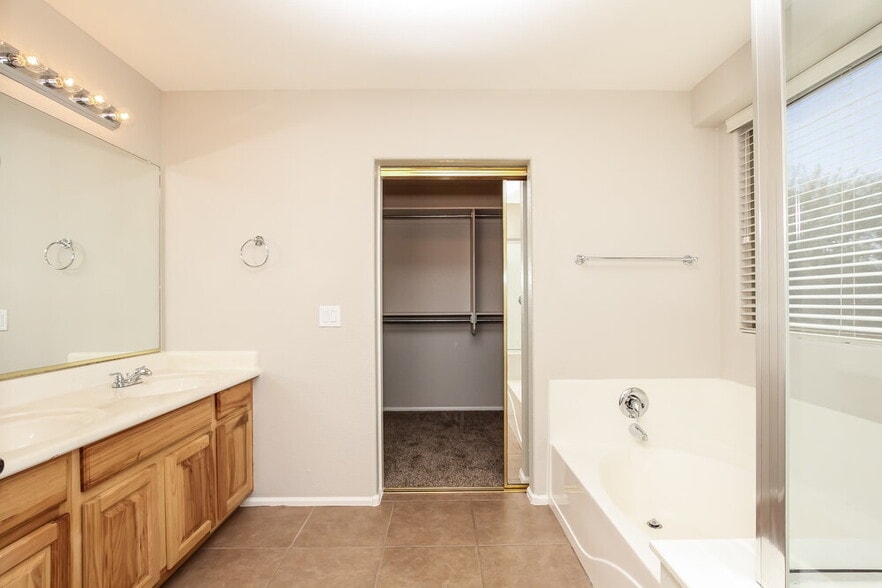 Building Photo - 2501 W Oberlin Way