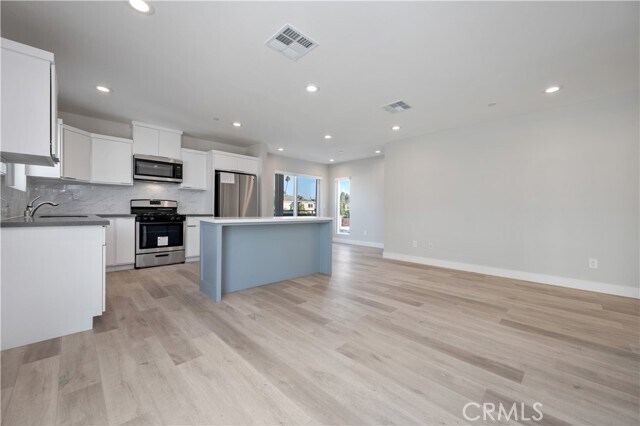 Building Photo - 2733 S La Brea Ave