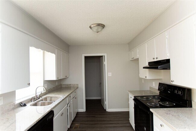 Building Photo - 318 1/2 E Lee Ave