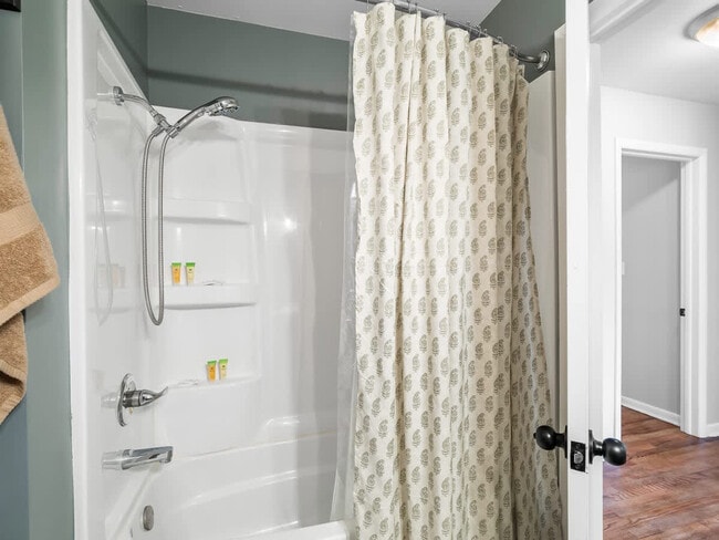 Building Photo - 670 Treeside Dr