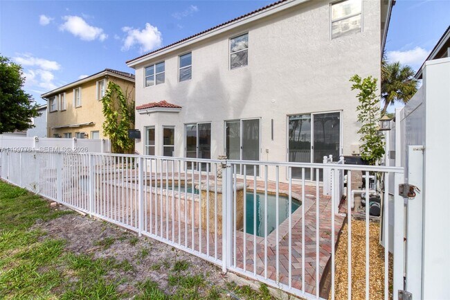 Building Photo - 5363 SW 38th Ave