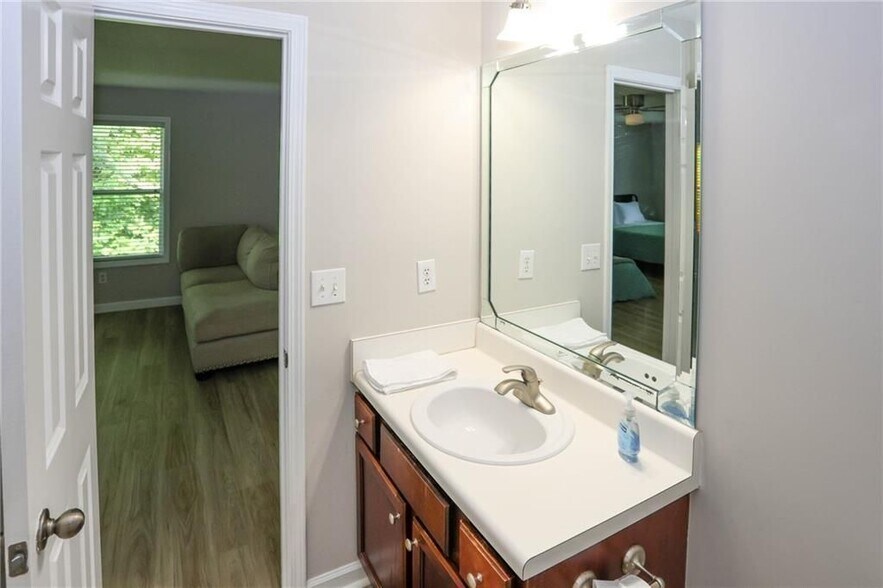 Building Photo - 7116 Blairs View Dr
