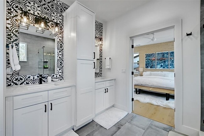 Building Photo - 2909 Kuhlman Ave