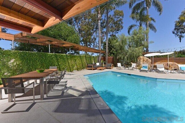 Building Photo - 2264 Paseo Dorado