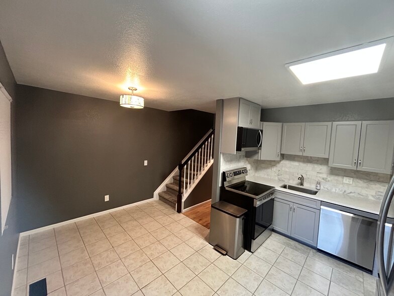 Kitchen + dining room - 11584 Community Center Dr
