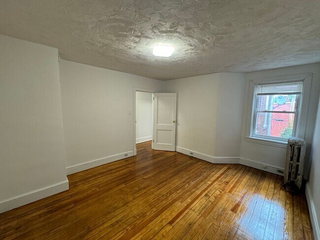 Building Photo - 445 S 17th St