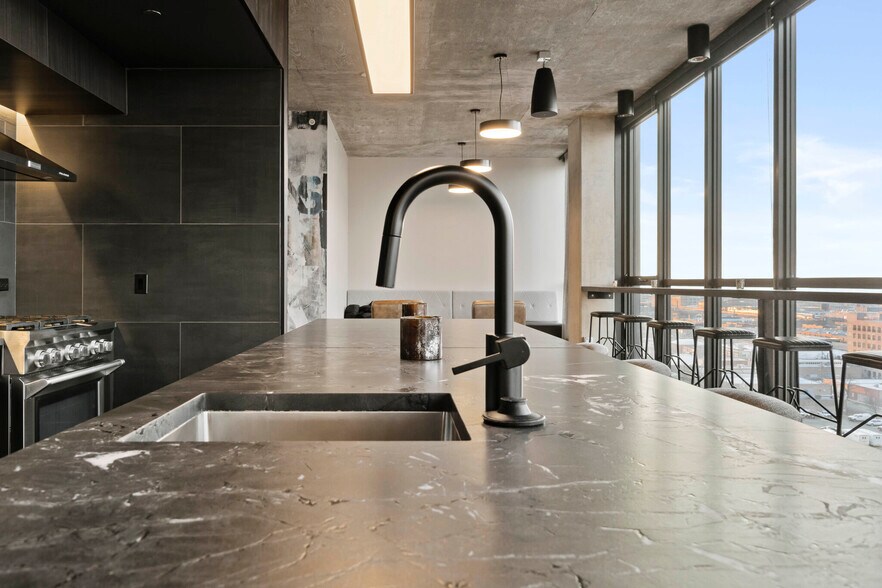 Building Photo - 178 N Ada St