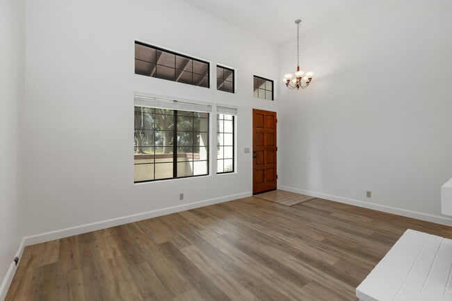 Building Photo - 7962 Mission Vista Dr