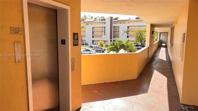 Building Photo - 8850 Fontainebleau Blvd