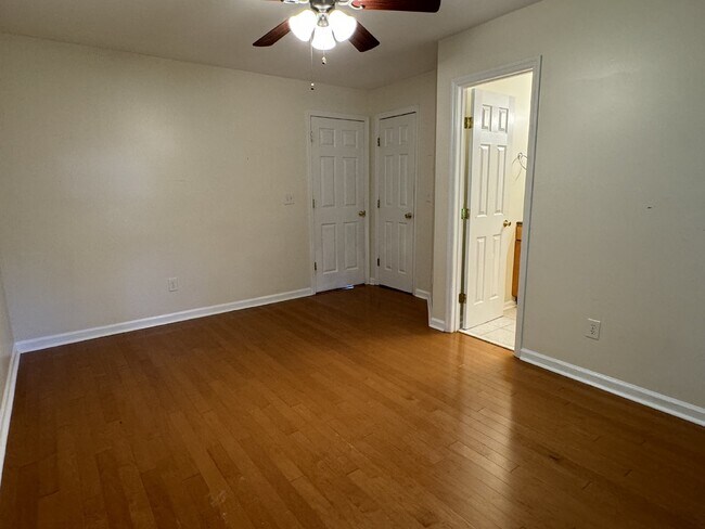 Building Photo - 3 BD/2 BA - Two Story Home in Mid-town Wil...