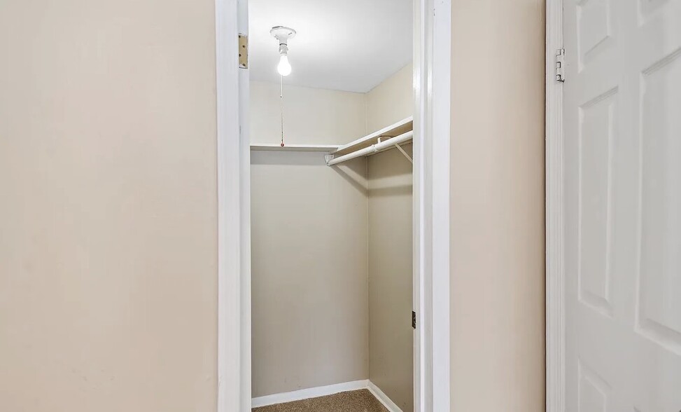 Building Photo - 1826 Metzerott Rd