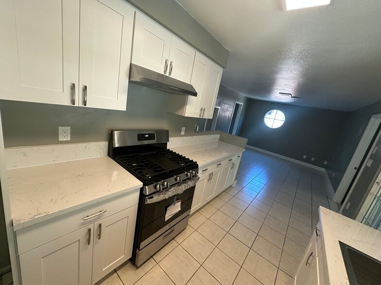 Building Photo - 1504 Westmoreland Dr