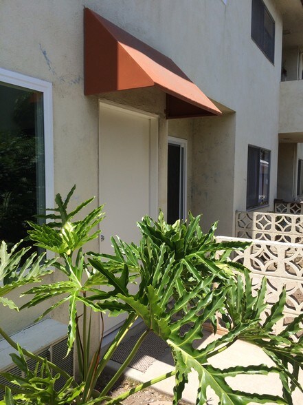 Building Photo - 13847 Burbank Blvd