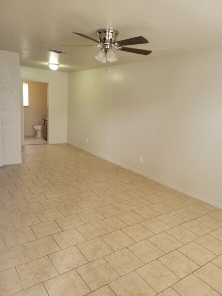 Building Photo - 3208 Hereford Ln