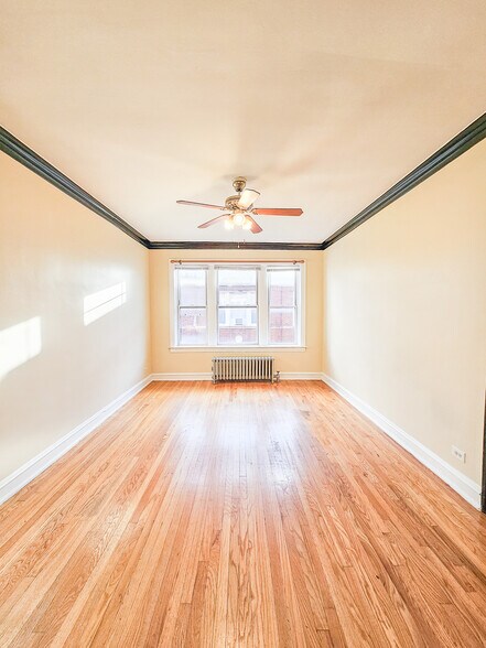 Building Photo - 4719 W Belmont Ave