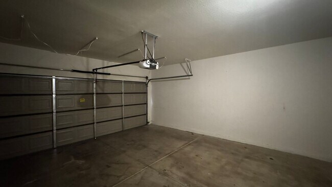 Building Photo - NW 3 BDRM Plus Loft
