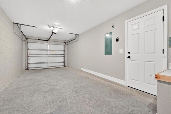 Building Photo - 32635 Vista Ave
