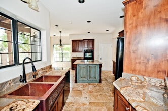 Building Photo - 2322 S Rogers Cir