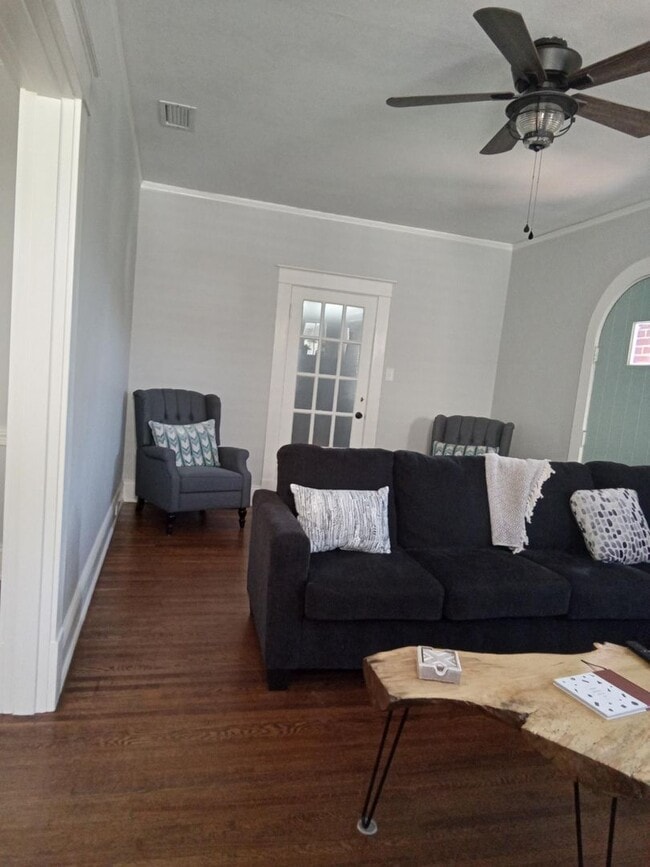Building Photo - Fully Furnished Home Just Minutes From LU