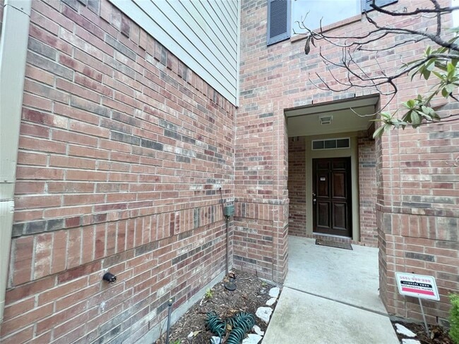 Building Photo - 5323 Brookway Dr