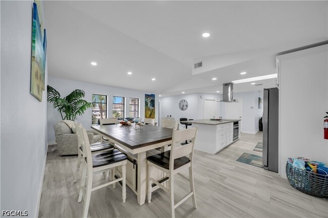 Building Photo - 299 Rotonda Cir