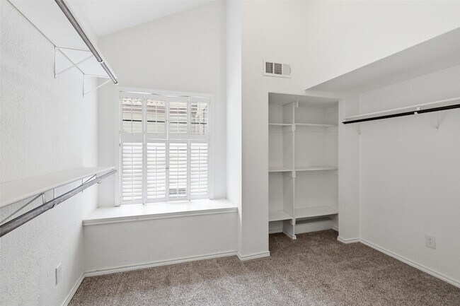 Building Photo - 608 Fiesta Cir
