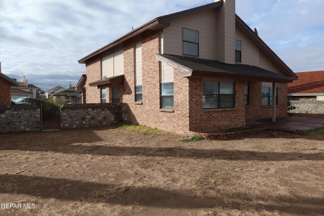 Building Photo - 1137 W Bend Ln