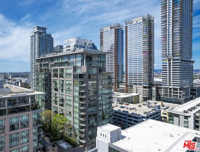 Building Photo - 1100 S Hope St