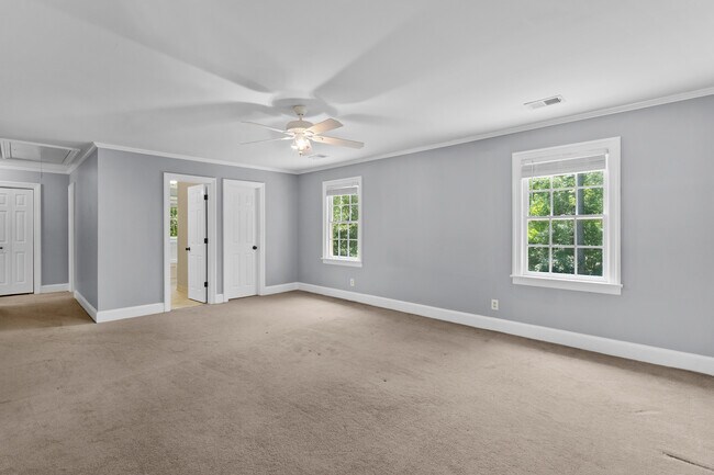 Building Photo - 710 Woodcreek Ct