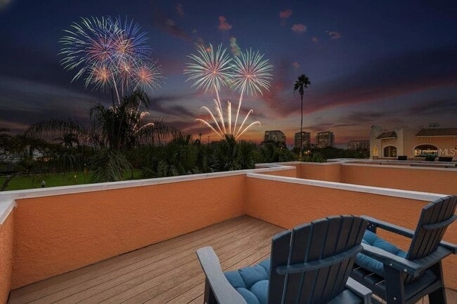 Building Photo - 922 N Shore Dr NE