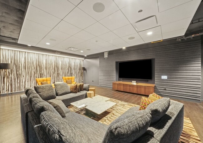 Building Photo - 211 N Harbor Dr