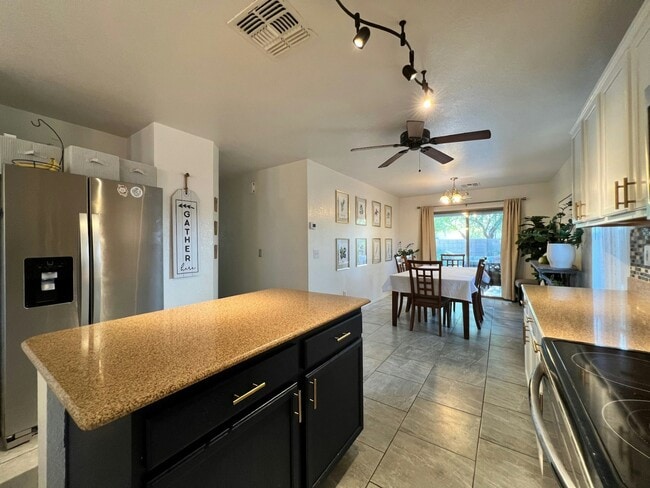 Building Photo - 3649 E Orchid Ln