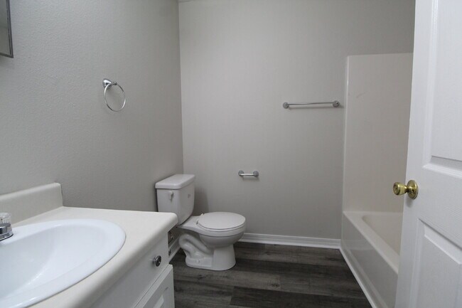 Building Photo - Updated 3BR/1BA Patio Home in Northeast Pensacola, Close to Downtown, Shopping, and Parks!